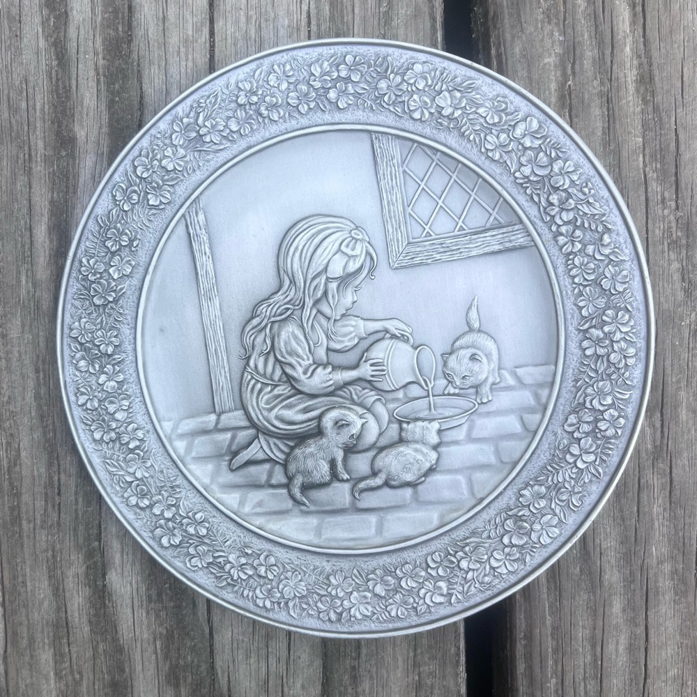 LITTLE GALLERY HALLMARK CARDS FINE PEWTER PLATE ‘WE LEARN OF LOVE’